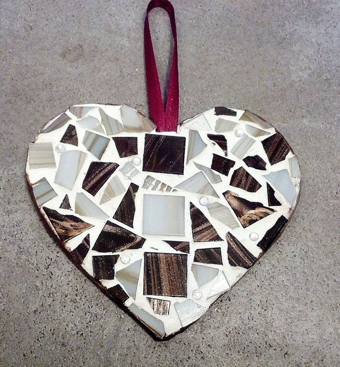 Lynnsgr8byz's tweet photo. Mosaic Mocha Heart Ornament Wall Hanging https://t.co/xAFW6ARQkE #etsyfru #handmade https://t.co/CelQu6KTIQ