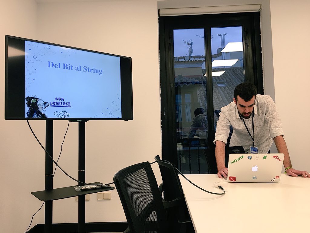 string_projects's tweet photo. Del bit al String!! Hoy primera sesion de nuestra formación de introducción al desarrollo con parte de nuestro equipazo! #transistor #ada #bit #hobbyte #binario #ensamblador #beers https://t.co/jgD7hPycwr