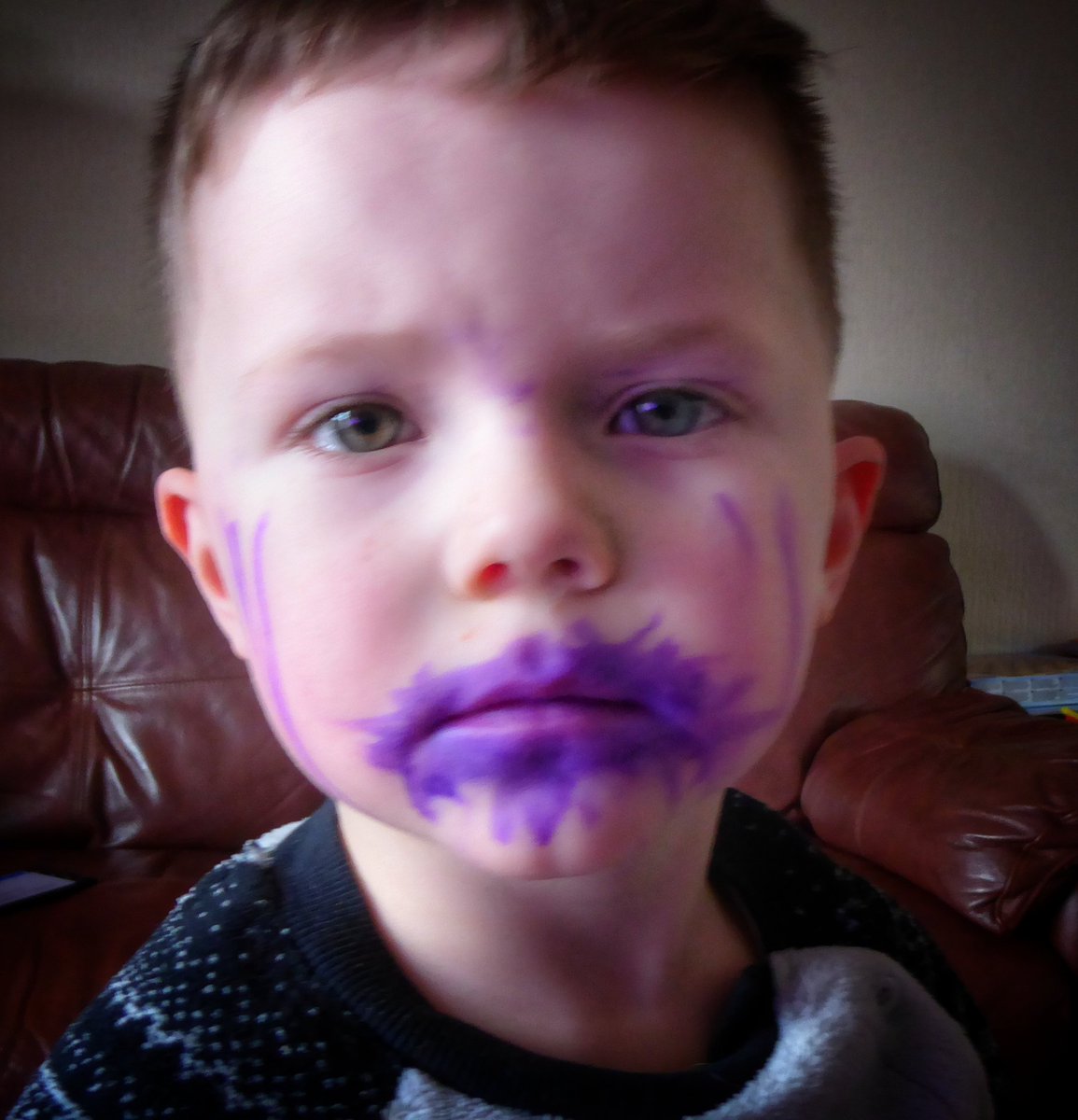 KeepUpDude's tweet photo. WANTED: Eyes for the back of my head! 🙄 #thethingschildrendo #funny #child #funnypic https://t.co/85HmN4b1gJ