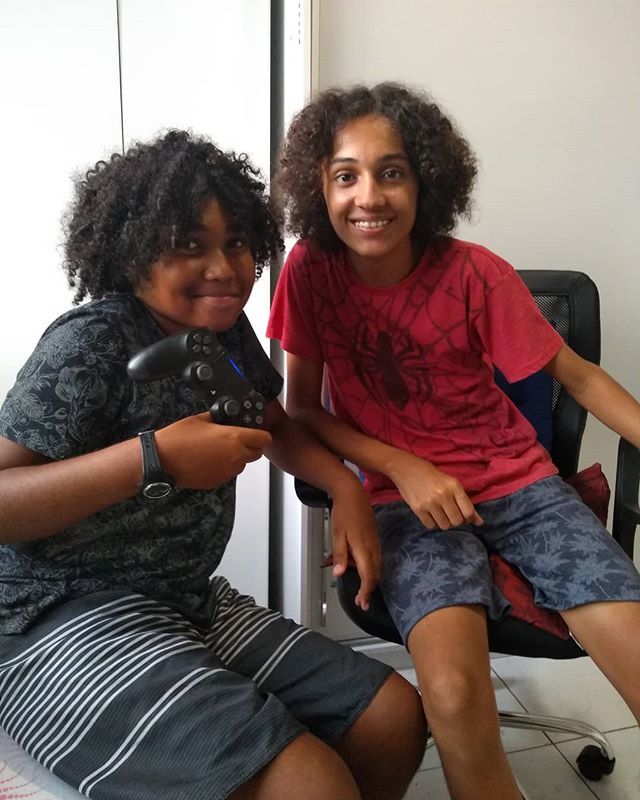 salernodublador's tweet photo. Dia de jogar ao vivo com..........
Você meu amigo de fé, meu irmão camarada, amigo de tantos loops e tanta jornada. 🤗 .
.
.
#dublagembrasil #strangerthingsbr
#amigosnaomentem
#voiceactors
#dubladoresdobrasil
#arthursalernodublador
#victorhugodublador https://t.co/I3WsG93QoX https://t.co/dRIYUgnfJN