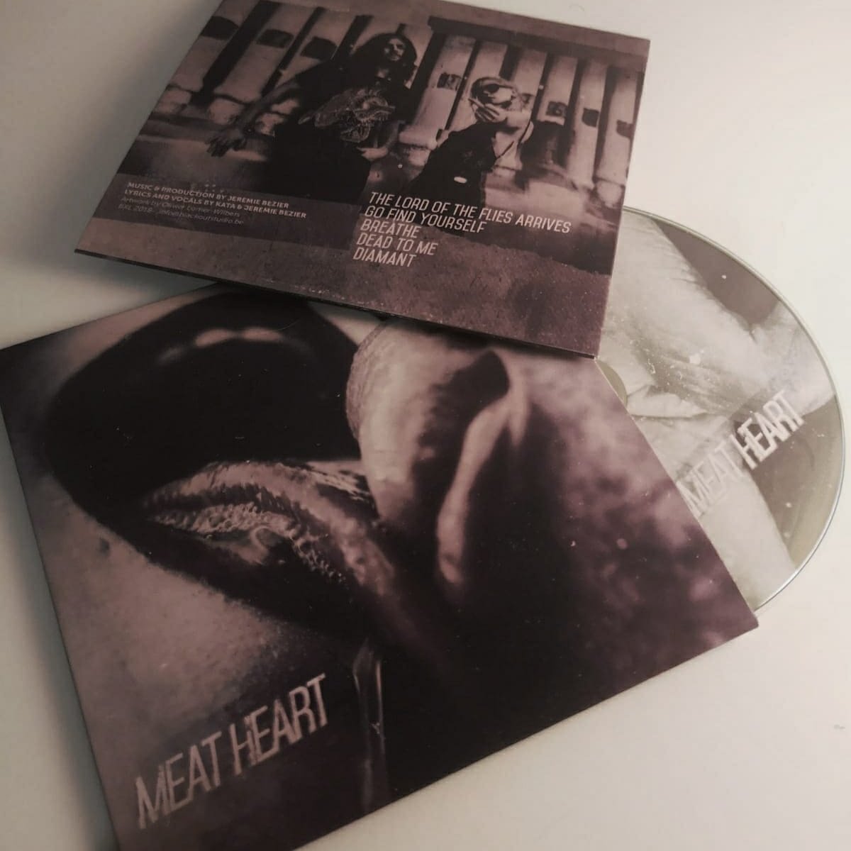 First show tomorrow <a href="/Magasin4/">Magasin4</a>
New EP available there
