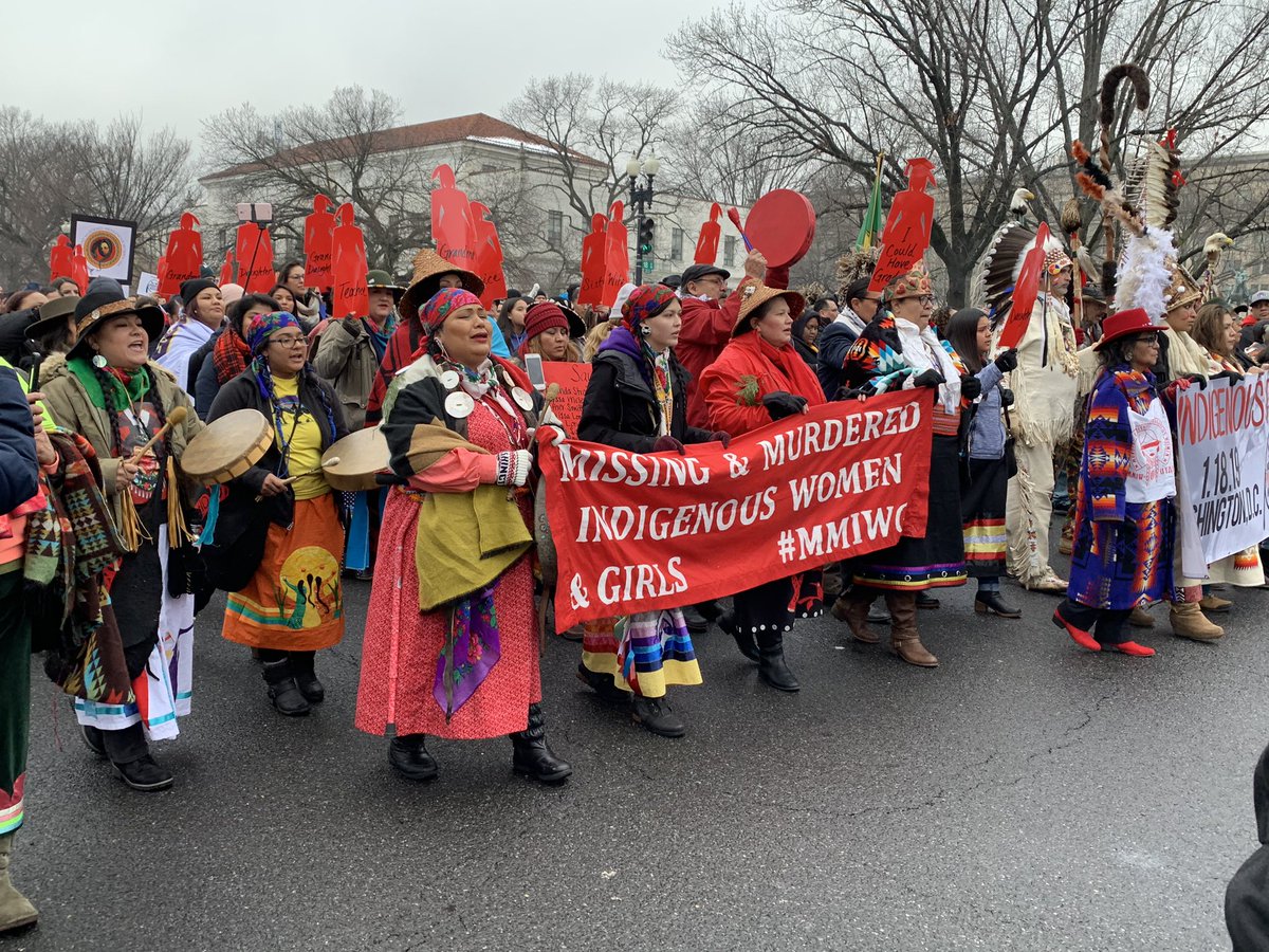 APTNNews's tweet image. Around 4,000 people came together for the #IndigenousPeoplesMarch in Washington, D.C.

The event was created to highlight injustices facing Indigenous peoples around the globe. Those problems Indigenous people face are shockingly familiar no matter where they’re from. #IPMDC2019