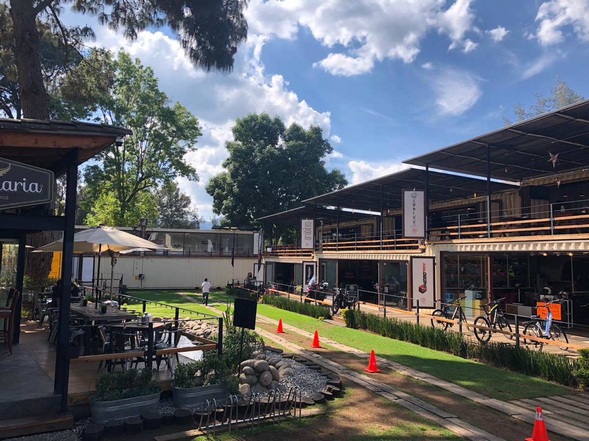 FoodandTravelMX's tweet photo. Vamos llegando a Avándaro, en el Estado de México, para probar la propuesta del recién inaugurado #Daro, del chef Jorge Dumit. Se encuentra en Box Plaza, en el centro del poblado. ¡Te contamos! https://t.co/6BBaGZuvuM