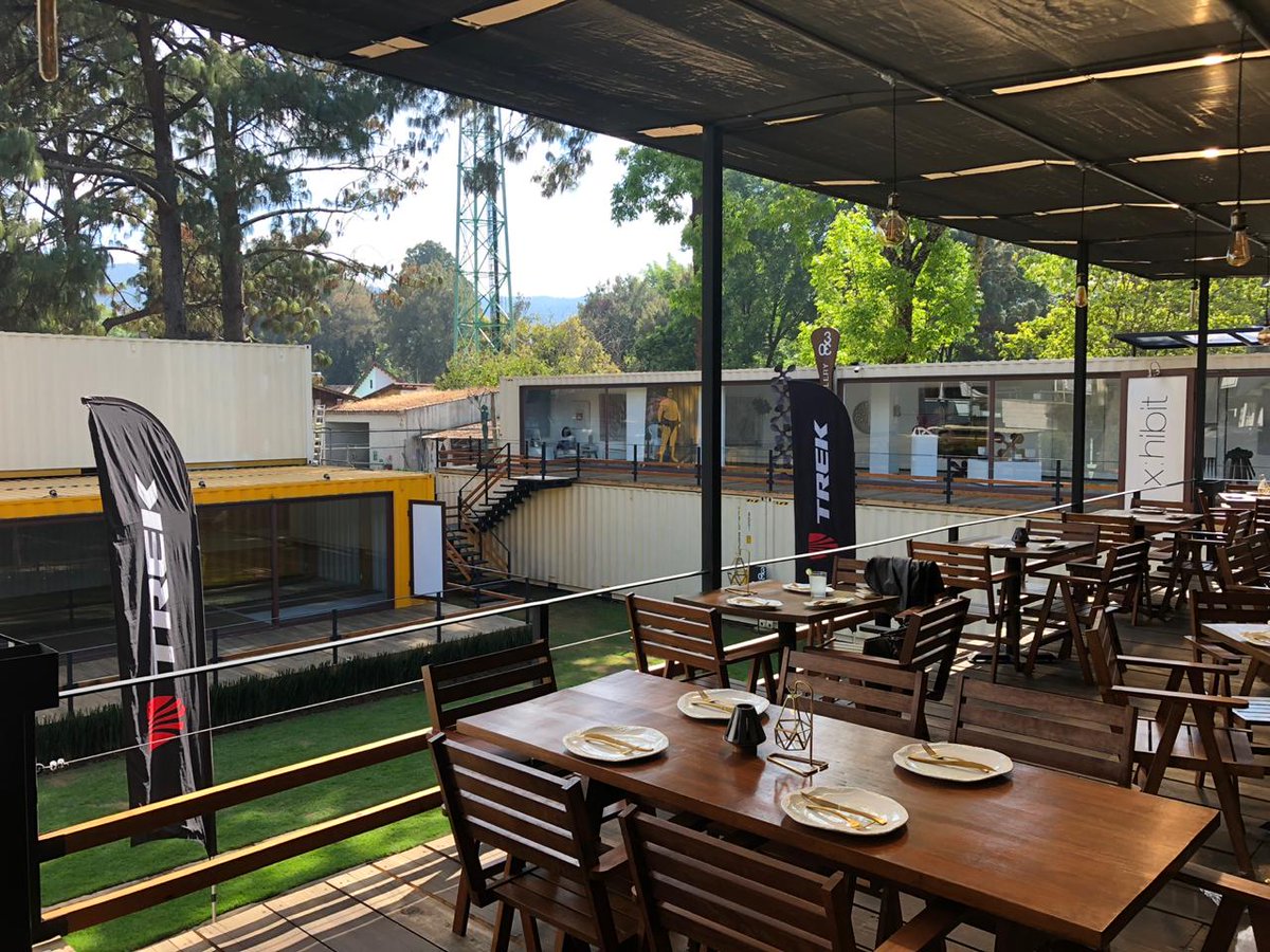 FoodandTravelMX's tweet photo. Vamos llegando a Avándaro, en el Estado de México, para probar la propuesta del recién inaugurado #Daro, del chef Jorge Dumit. Se encuentra en Box Plaza, en el centro del poblado. ¡Te contamos! https://t.co/6BBaGZuvuM