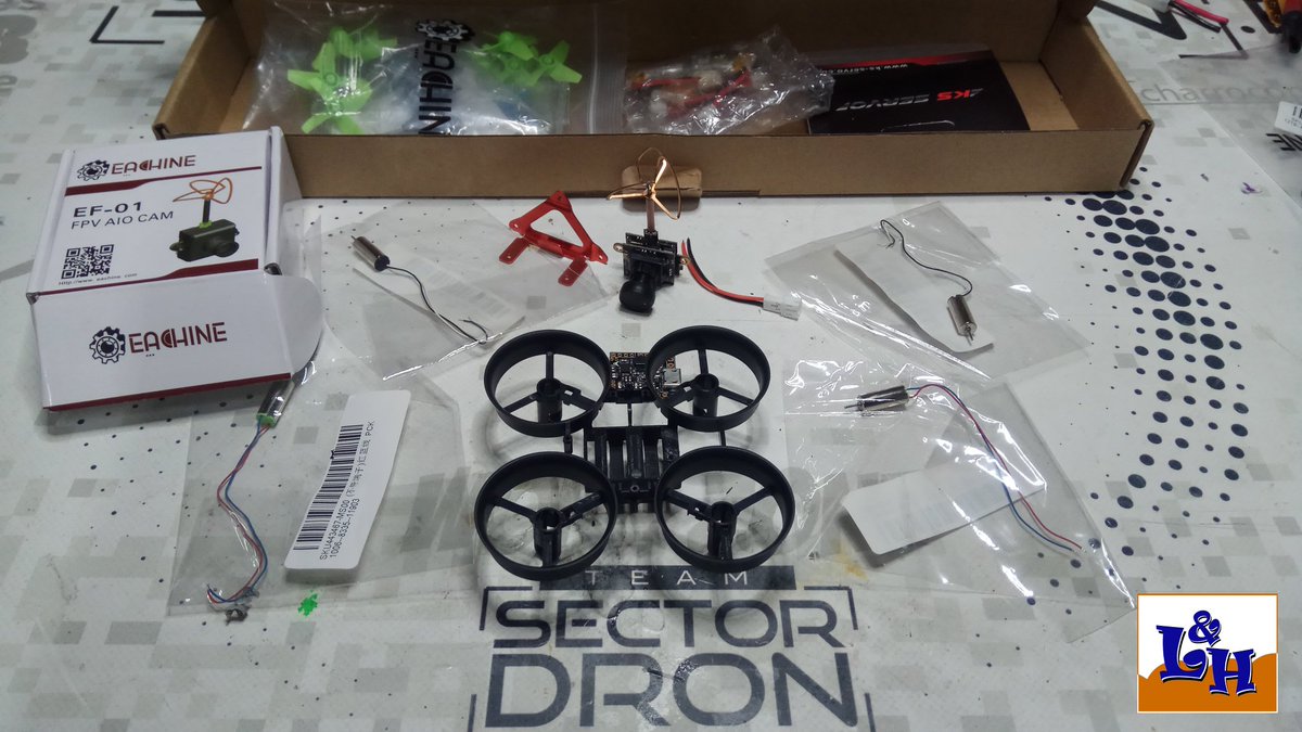 LifeNHobby's tweet image. Hacía meses que no montaba algo desde cero... Al menos mi yo del pasado tuvo el detalle de dejar marcadas las polaridades en la controladora 😁 #dron #tiny #evo3 #evo3brushed #microevo3 #eachine #fpv #hobbyrc