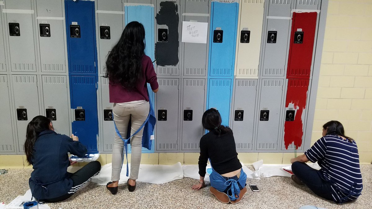 DullesNAHS's tweet photo. Good job on the first few days of locker-painting workshops! Keep up the great work!
@LoLo_Litteaur https://t.co/VDUyB562Hs