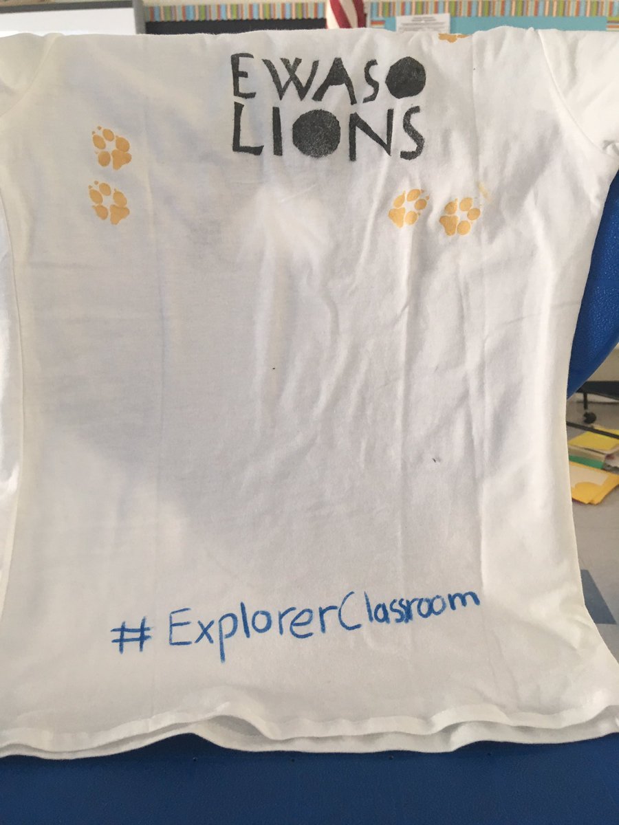 Katewhipple18's tweet photo. Teaching kids to care...These kids are learning to care and get the word out that lions need our help! We can work to conserve the lion population and other large carnivores by promoting co-existence between people and wildlife. @EwasoLions  #ExplorerClassroom #NatGeo https://t.co/t4027t8frt