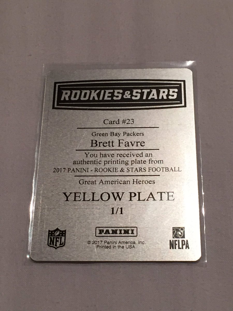 Oh well! Happy me - I just pulled this 1/1 @BrettFavre card (#printingplate) in a box of 2017 Rookies & Stars Longevity @PaniniAmerica bought @dacardworld. Wow! @SHOWYOURHITS
