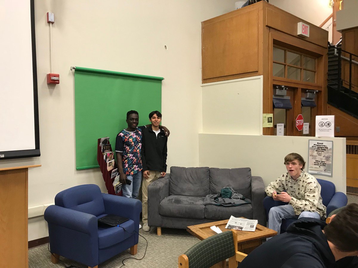 FreemanLibrary's tweet image. Mr. Faglioni's class uses the green screen to create a presentation while studying copyright laws. #collaboration #creativethinker #studentowned @dsfapmey @hcpslib
