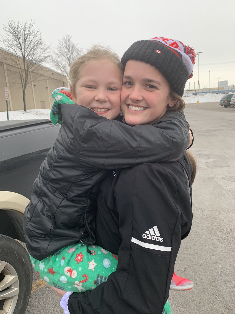 c19johnson's tweet photo. Izzy’s month has been made!!! She was so excited to see Mariah at the MAC! Thanks for taking the time to come see her and good luck in your game against Concordia! We love you and are thankful you are apart of our family! #hockeysisters #rolemodel #FDIL @mariahreed13 https://t.co/gNXXBoTHxx