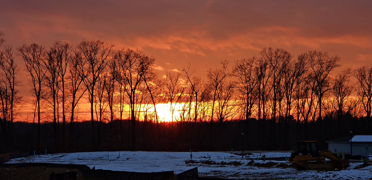 BaltimorePerk's tweet photo. @WeatherErik Stunning Friday Sunset over Bel Air as we head into a stormy & cold weekend! https://t.co/cLp2KJ7jQS