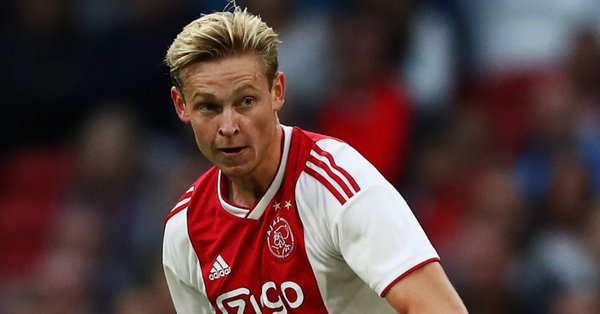So according to MD, Barcelona made a big last effort to convince Frenkie de Jong and sent four delegates to Amsterdam. However, they left with little optimism.
Seems only a matter of time before his move to PSG is confirmed. They must have made the more convincing pitch.