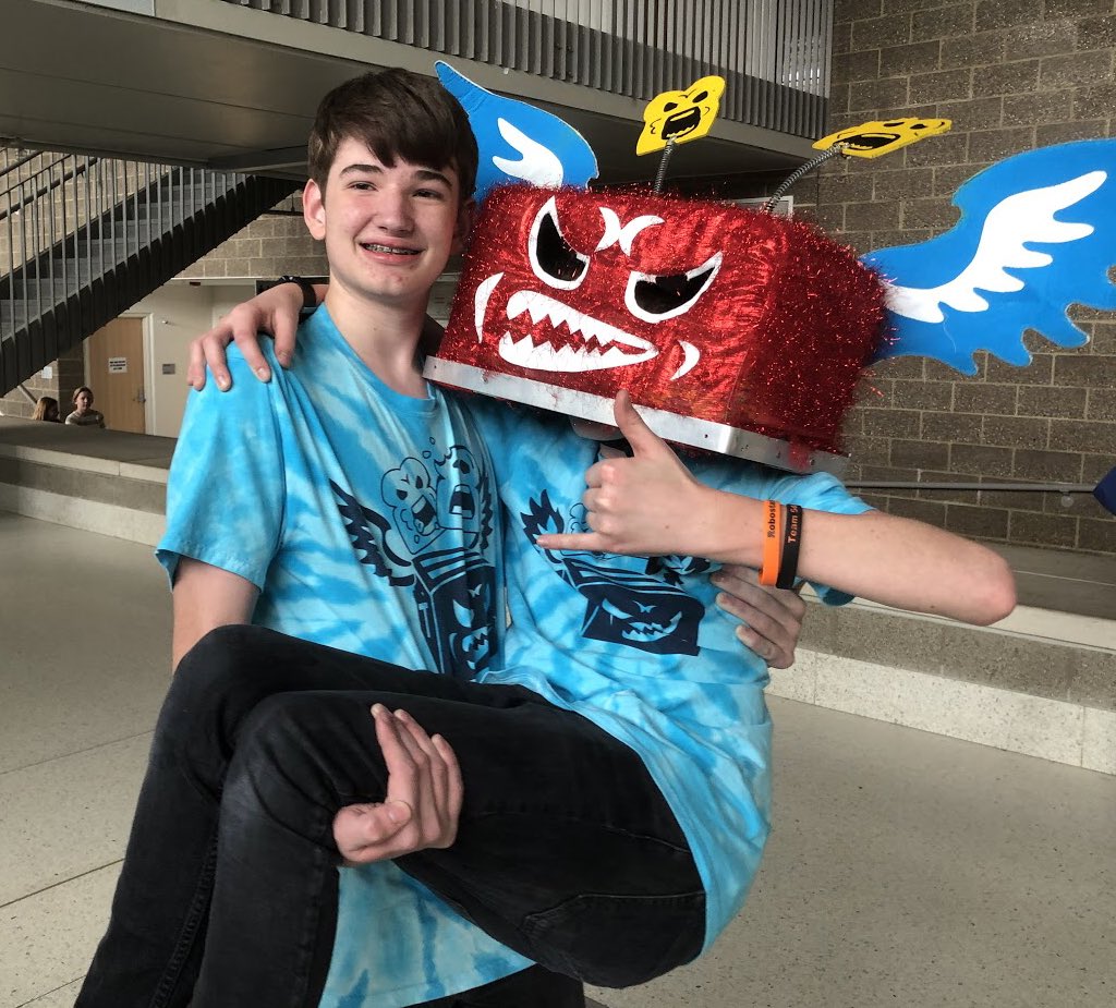 Team3641's tweet photo. Help us get to 1000 followers. We are only 4 away, like a 4-slot Toaster! #makeitloud #FIRSTweets #omgrobots #toastwithfriends https://t.co/KDI6332Mev