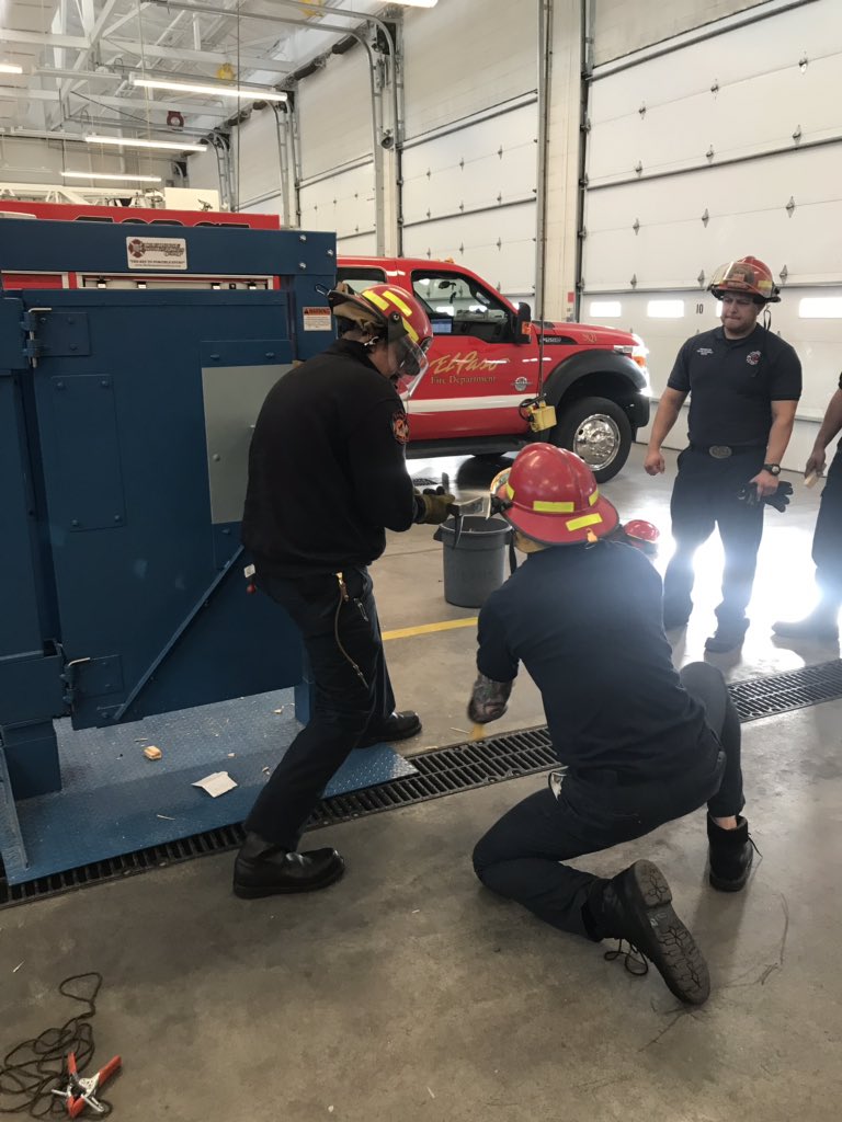 damfire's tweet image. #training #forceentry #EPFD #Station5