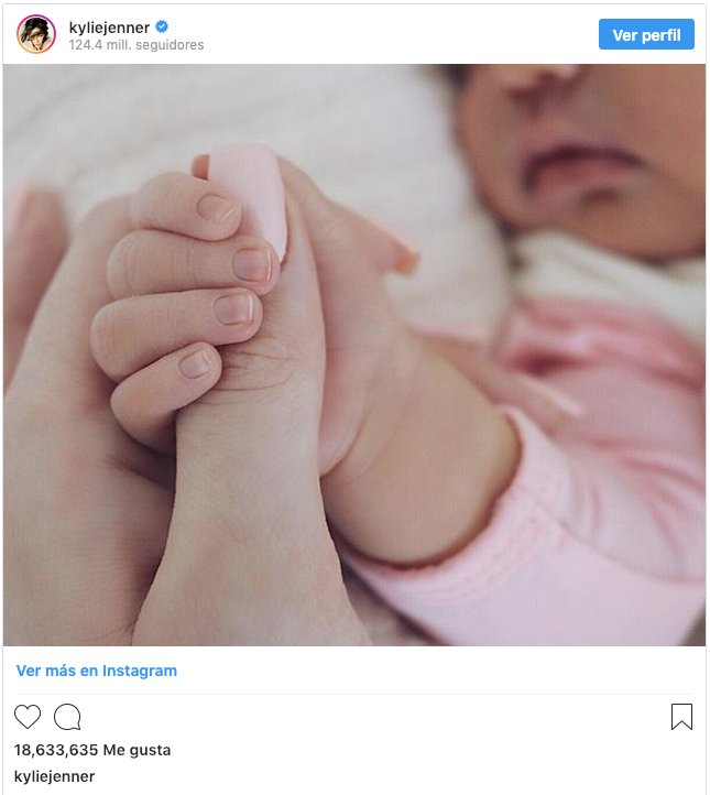 CREATIVEHN's tweet photo. Una foto de un huevo bate récord de "likes" en Instagram 

Una foto de un huevo consiguió el mayor número de "likes" gracias a un mensaje publicado en Instagram, destronando el de la estrella de las redes sociales Kylie Jenner, como una forma demostrar el absurdo. https://t.co/dbuhSZJy1v