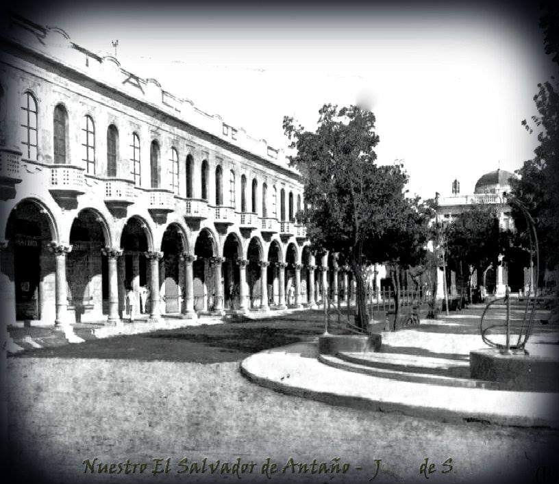 OpenGLAM's tweet photo. Esta es una iniciativa interesante, coordinada por el Sr. Jorge de Sojo F, @Barcelona777, con miles de imágenes de El Salvador, como estas del centro de San Salvador en los años 20.  "Nuestro El Salvador de Antaño", aquí: https://t.co/Yj1yOBEp9p https://t.co/ILXWQlWY3Q