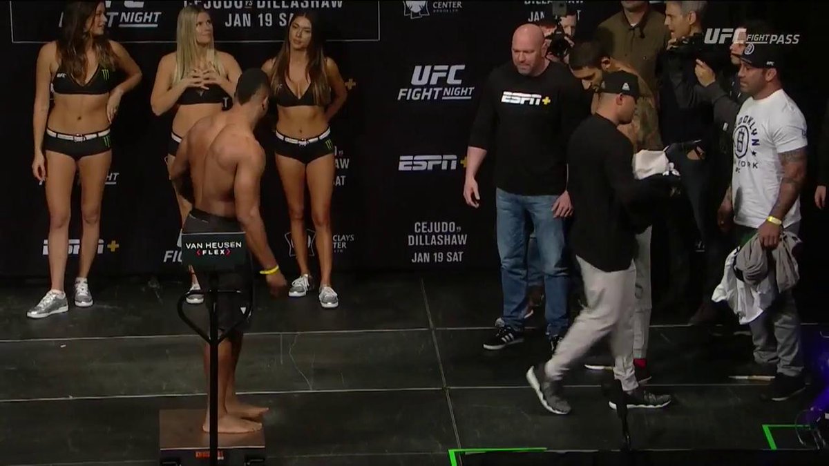 Mutual respect!
@AlonzoMenifield takes on π§π· Vincius Moreira in LHW action on @ESPN! #UFCBrooklyn