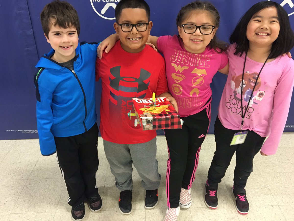 hollyfranz3's tweet photo. Third grade scientists doing their STEAMposium challenge! And our winners are.....!!!!! The turtlecorns! 🐢🦄 @KA_Knights @Kimberlin_PTA #kimberlinshines #choosegarlandisd @gisdmagnets @rachel_fendley @BreannaMolix @k_langehennig https://t.co/R23u5r7Wu5