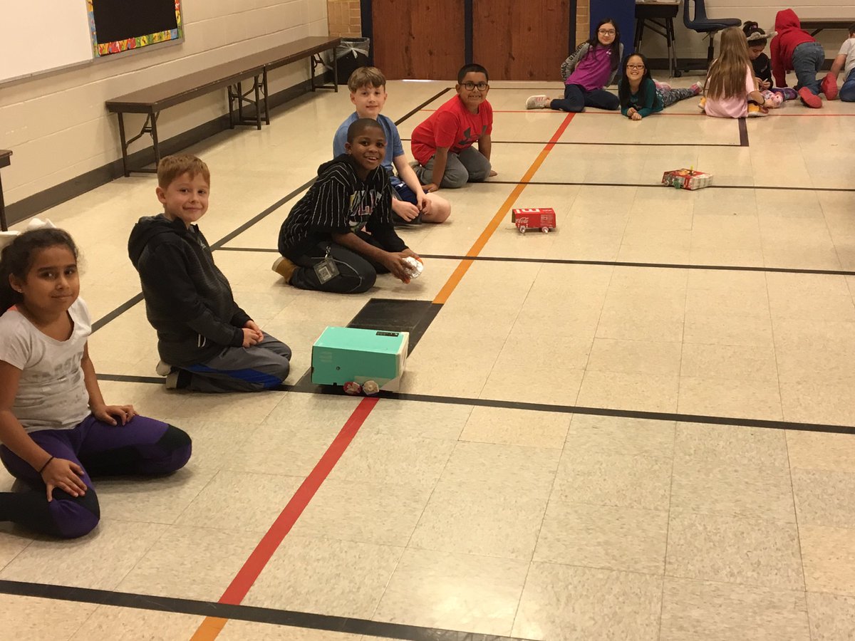 hollyfranz3's tweet photo. Third grade scientists doing their STEAMposium challenge! And our winners are.....!!!!! The turtlecorns! 🐢🦄 @KA_Knights @Kimberlin_PTA #kimberlinshines #choosegarlandisd @gisdmagnets @rachel_fendley @BreannaMolix @k_langehennig https://t.co/R23u5r7Wu5