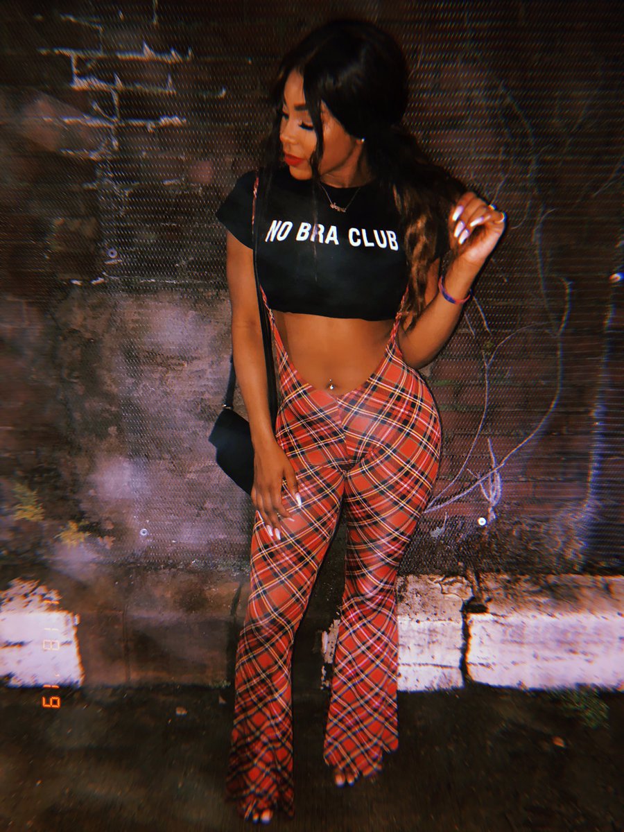 jazmo__'s tweet photo. is she fine or is she thick? 😛 https://t.co/pvk3kdynMi