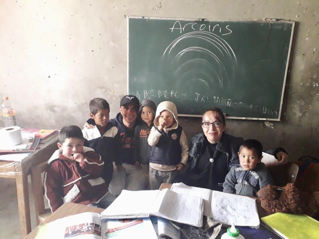 aleatm2's tweet photo. Visita al centro @CONAFE_mx Barrio el Coyote, Amealco Qro. Observé el trabajo de los Líderes Eduardo y Edwin y de sus alumnos. El educador es el hombre q hace q las cosas difíciles parezcan fáciles (Ralph Waldo). Mi reconocimiento a los LECs y padres de familia por su compromiso https://t.co/E93RXNNWjD
