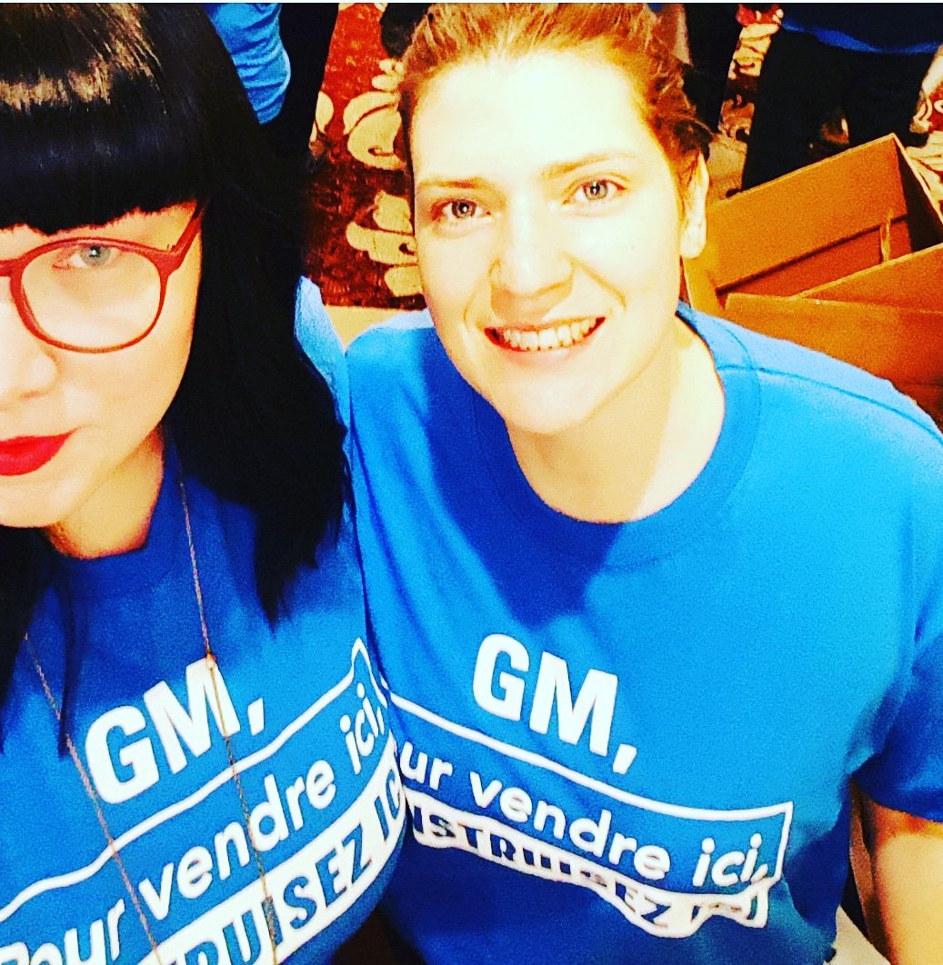 mylenebrault's tweet photo. La gang de l'hôtel intercontinental au salon de l'auto de Montréal en soitien au 2600 travailleurs de GM Oshawa #SaveOshawaGM #Montréal  #gm #uniforquebec https://t.co/Iw2RGNoXWe