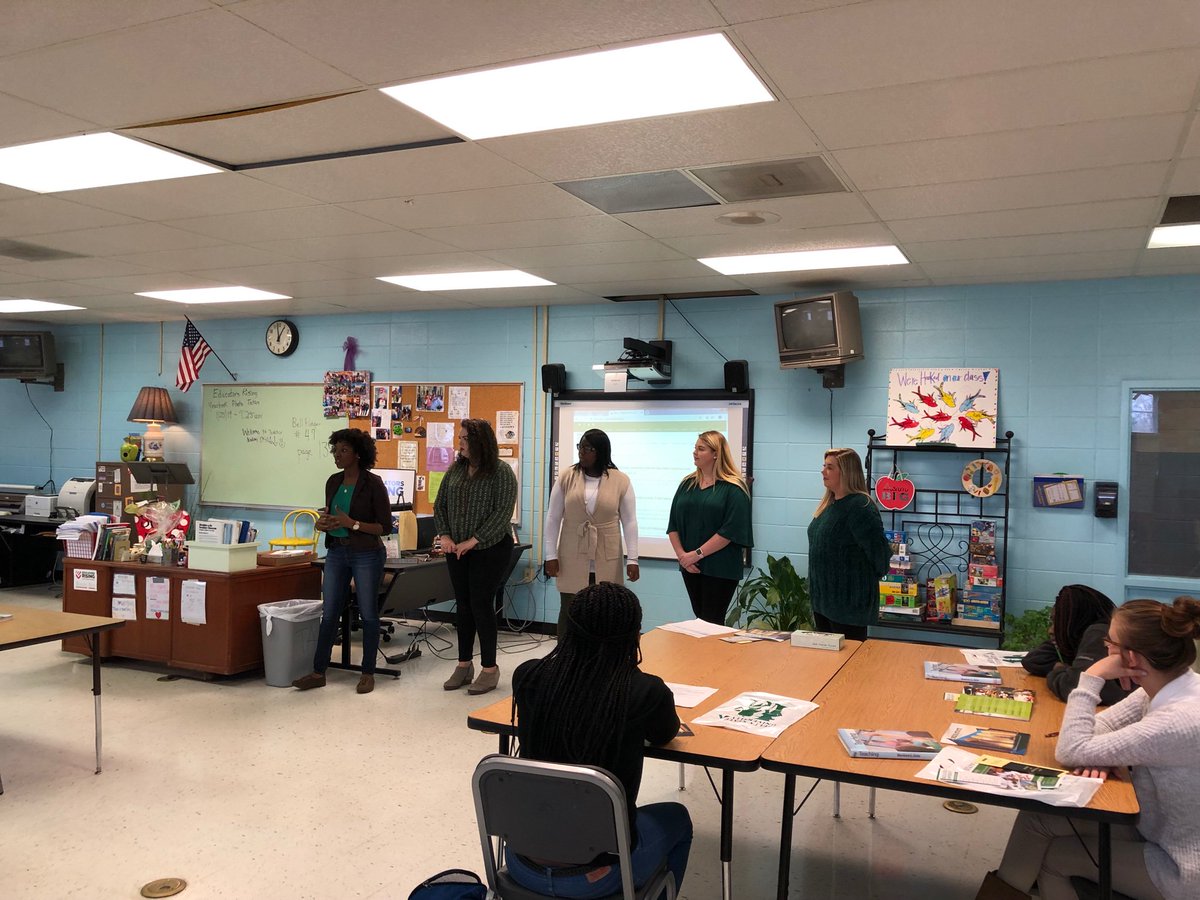 DeltaStateTELR's tweet image. #DSUElemEd majors &amp;amp; Dr. Van Namen visited Grenada HS Teacher Academy &amp;amp; shared why DSU is the best choice when it comes to teacher preparation! Thanks to DSU alumn, Allison Ashmore, for inviting us to her classroom! 

If your Interested in DSU coming to YOUR school, contact us.