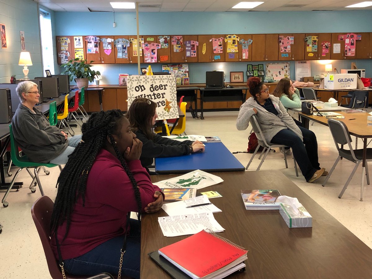 DeltaStateTELR's tweet image. #DSUElemEd majors &amp;amp; Dr. Van Namen visited Grenada HS Teacher Academy &amp;amp; shared why DSU is the best choice when it comes to teacher preparation! Thanks to DSU alumn, Allison Ashmore, for inviting us to her classroom! 

If your Interested in DSU coming to YOUR school, contact us.