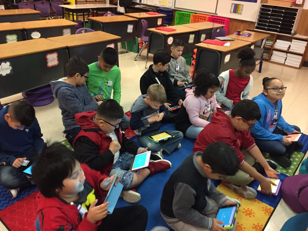 C_Grazioli's tweet photo. 4th graders at Frazier playing Kahoot to reinforce types of lines and angles. They loved it!! #Pisdmathchat https://t.co/wIHZdT1Yd3