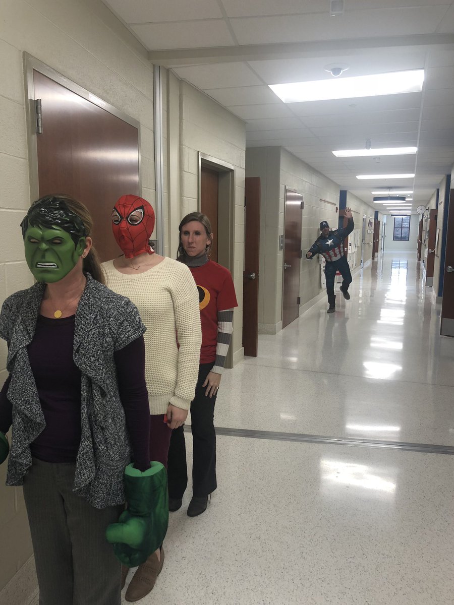 MrsPalumbo_eces's tweet photo. Super Teachers teaching hallway behavior! #thewildcatway #pawspower @mrsmorganEC @MrSmithEC @mrs_fourth @Mrs_Drinkard https://t.co/CfsAdzQ0JD