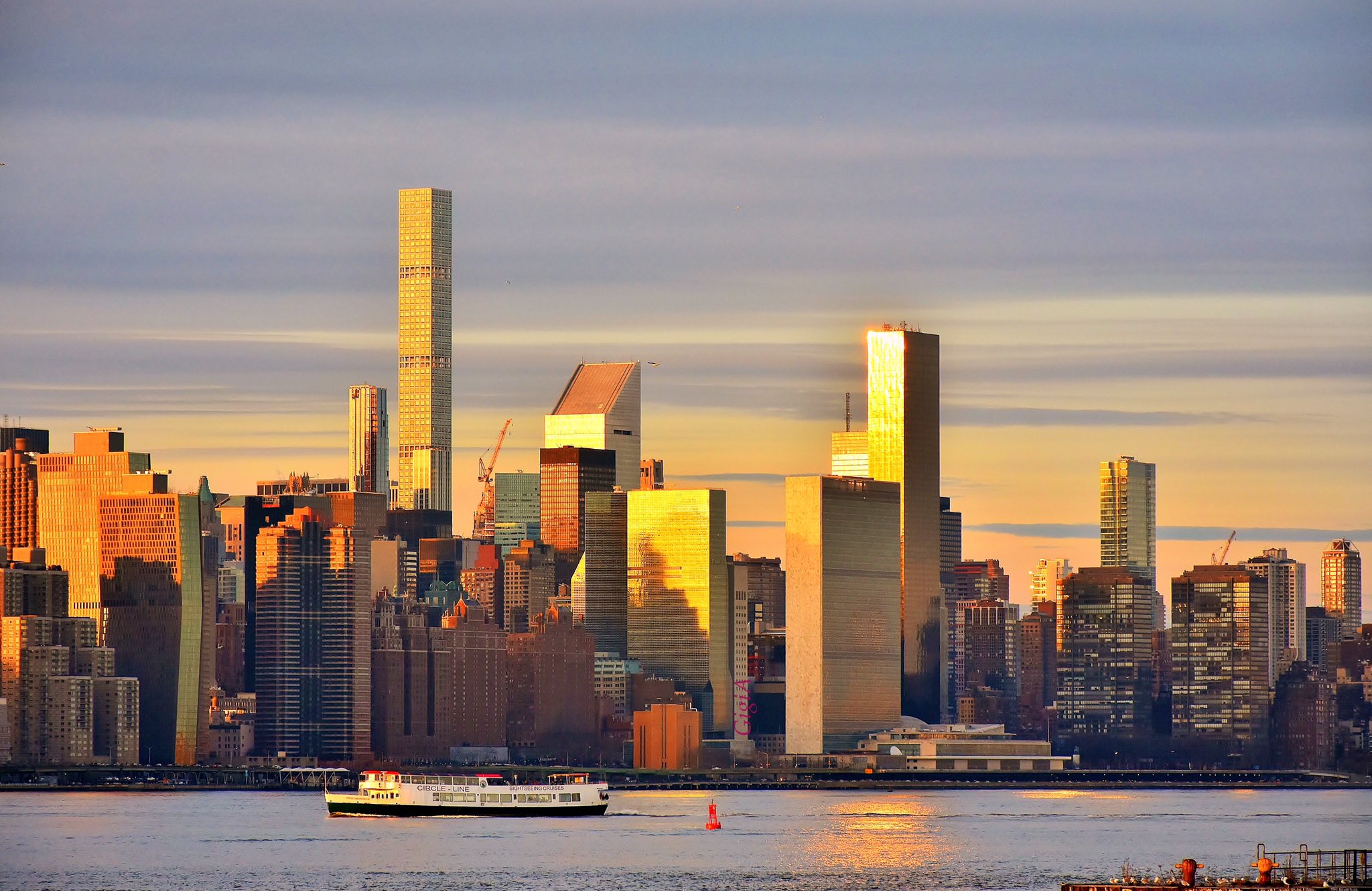 Gigi A on X: "Midtown Manhattan at golden hour, on a cold winter day in  #NewYorkCity . https://t.co/jIFJWg70KZ https://t.co/Y7xkWoushM" / X