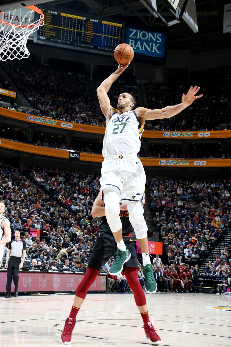 The @utahjazz defeat CLE behind 19 PTS, 15 REB, 5 AST, 2 BLK from Rudy Gobert!
#TeamIsEverything 115
#BeTheFight 99
Donovan Mitchell: 24 PTS, 4 AST
Royce O'Neale: 16 PTS, 11 REB, 5 AST
