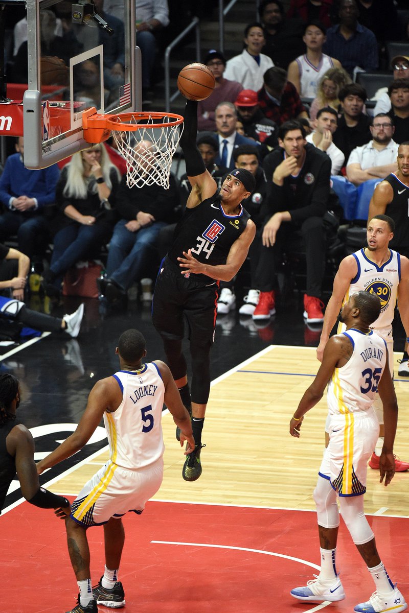 Tobias Harris is up to 19 PTS on 7-9 shooting! 🔥
#ClipperNation 40
#DubNation 41
4:22 remaining in the 1st half on @ESPNNBA