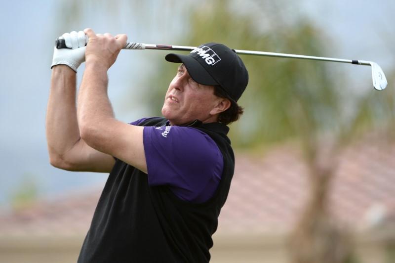 Golf: Late birdie run keeps Mickelson ahead at Desert Classic https://reut.rs/2Dl9twI