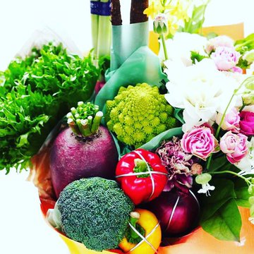 即日配送 福岡の花屋アトリエ一凛 誕生日祝いやのお花や野菜ブーケなど