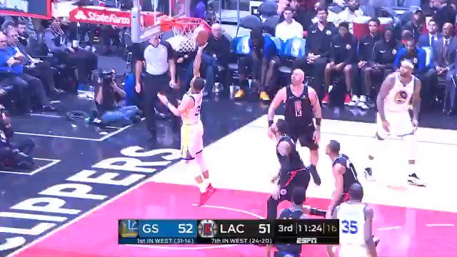 Cousins finds Curry on the back-cut!
#DubNation 58
#ClipperNation 51
WATCH the 2nd half on @ESPNNBA