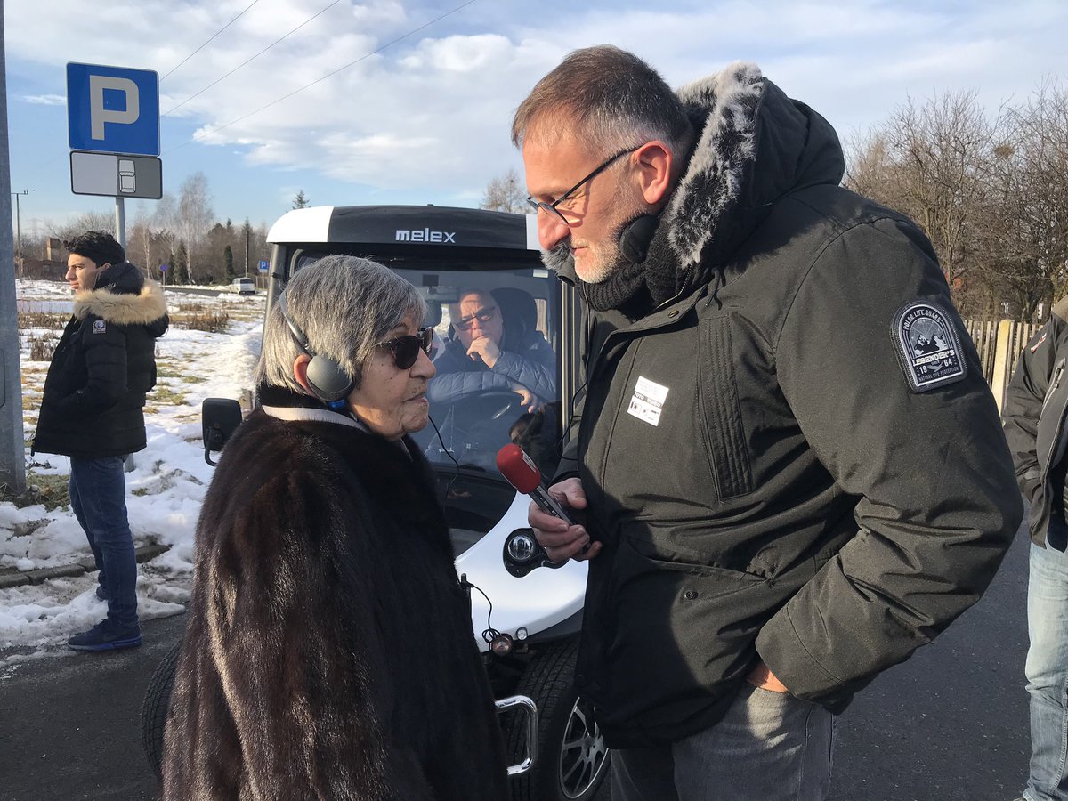 fredveille's tweet photo. 150 lycéens de la @RegionNormandie ont en cette fin de semaine accompagné Ginette Kolinka 93 ans, rescapée de la #Shoah au camp Auschwitz Birkenau grâce au @Shoah_Memorial ! Reportage RTL événement ce samedi à 7h10 sur @RTLFrance avec @StphCarpentier1 @RTL_presse #RTLweekend https://t.co/5BbRn6oQoV