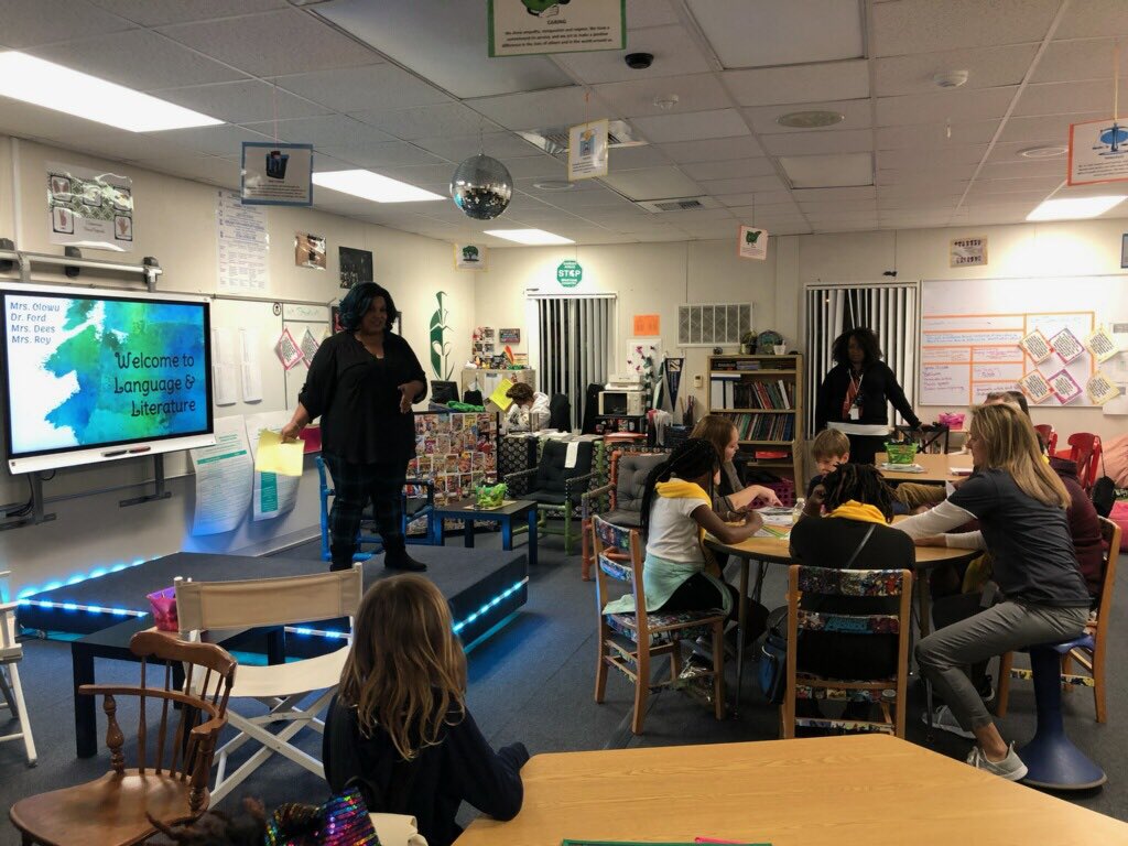 CPMS_OCPS's tweet photo. Mrs. Olowu sharing with our “Bulldogs in waiting” at our IB Magnet Open House. She has created an amazing flexible seating classroom that inspires students to learn. #collegeparkmiddleschoolocps #IBProgram #Advancedocps #ocpsnews https://t.co/bey0PK9zi6