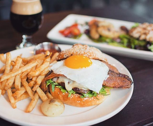 STOUTSeattle's tweet image. Can’t stop won’t stop posting our Morning After Burger 🤤