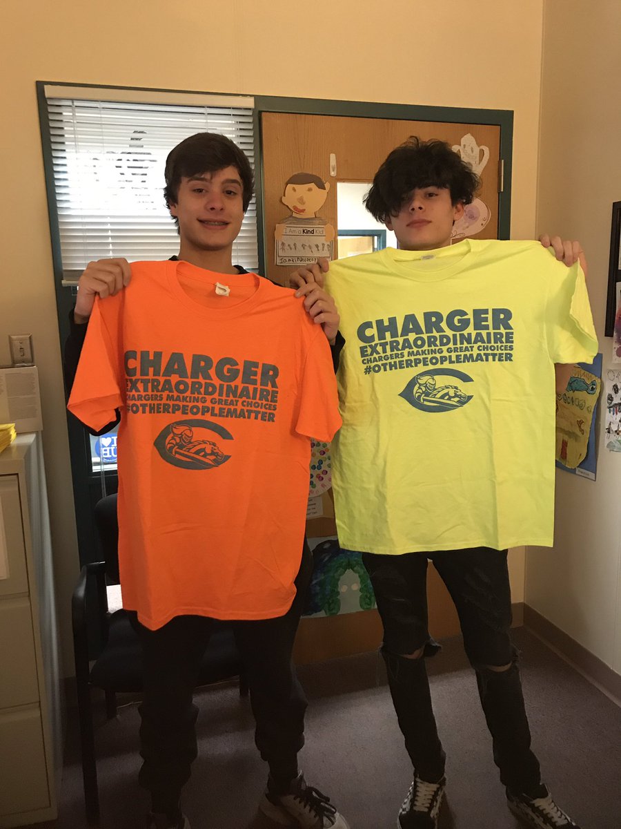 Chantilly_HS's tweet photo. A HUGE Thank you to these guys who helped a friend in need and truly exemplified what empathy and caring about others looks like!  #OtherPeopleMatter #ChargersExtraordinaire https://t.co/lhwDhvchUM