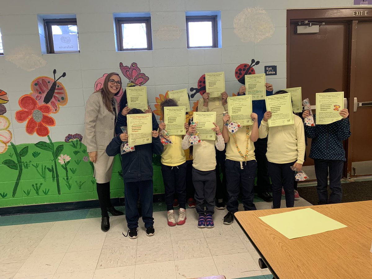 EzzieFigueroa's tweet photo. Another great Friday celebrating our children who demonstrate our PEER code!! I couldn’t be more proud of these kiddos!! Positive referrals on the rise! #Sanchez2018 @VConner13 @MrRMcHugh @HartfordSuper https://t.co/yrCaS34jja