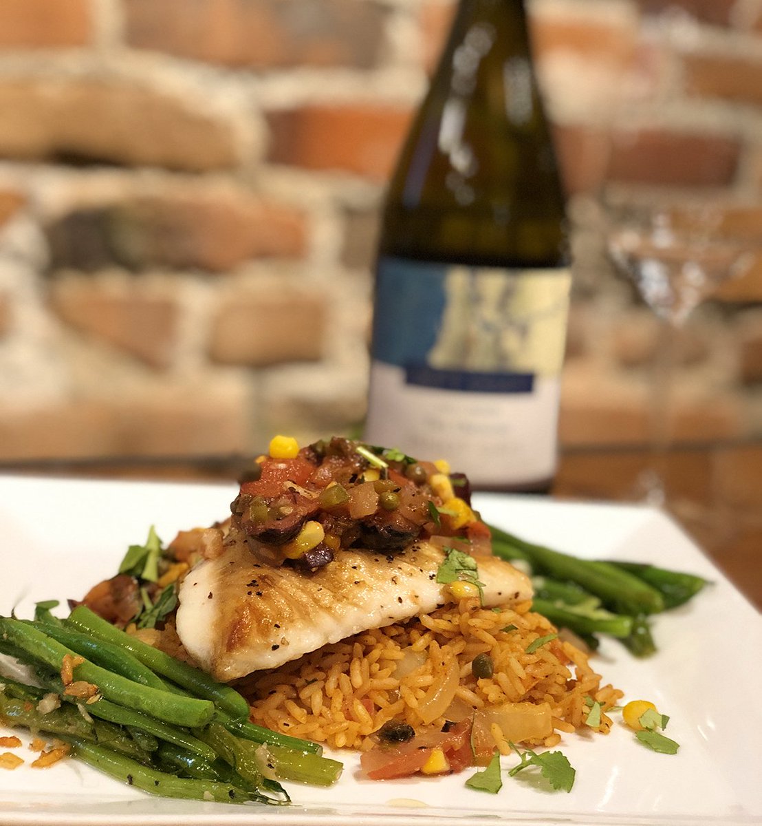 Our weekend feature is a pan seared Halibut!
topped with a delicious Veracruz sauce and served with green beans and spanish rice! You don't want to miss this!