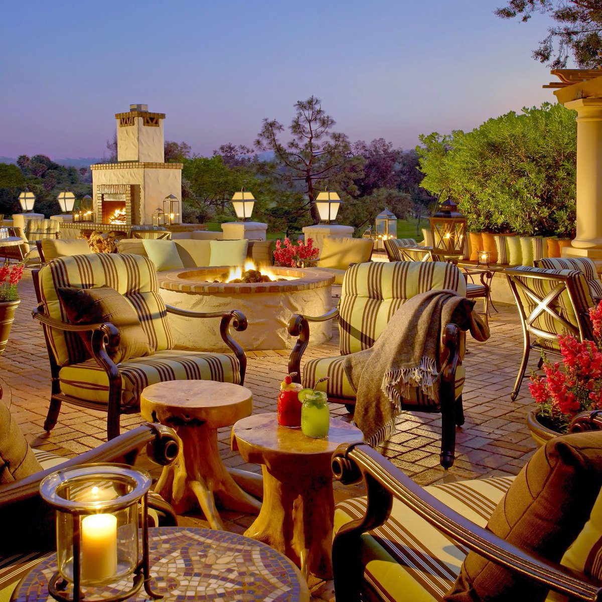 rbsandiegocom's tweet photo. Enjoy the al fresco dining at Veranda Fireside Lounge &amp; Restaurant at night when you visit the Rancho Bernardo Inn.

#fireside #veranda #bestrestuarant #dinner #patios #ranchobernardo https://t.co/r7t5ZcWuSK