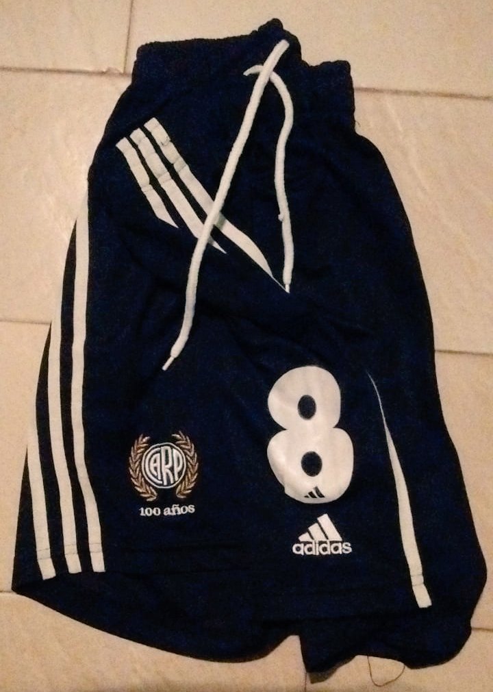 julidiaz_11's tweet image. Mi #ShortChallenge tiene 18 años, sólo se usó en el partido centenario de River! Utilizado en juego por Marcelo Escudero.