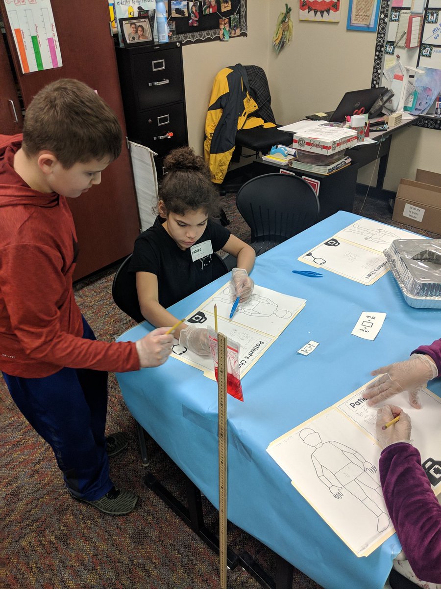 Fraction surgery in @tracie_acosta and @nyoung0119 classes today was a huge hit! Loved the conversations and collaboration amoung the Dr's to save their patients! 😷👨‍⚕️👩‍⚕️🚑 #SetTheStagetoEngage #bethewildcard  @hopekingteach @WadeKing7