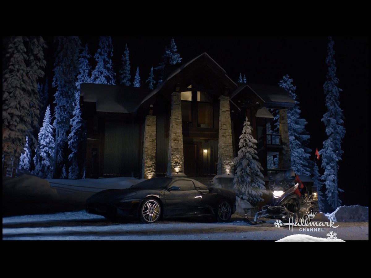 WaitNPumpkin's tweet image. Whoa!  Nice car. Oh to be a royal. 

#Winterfest #AWinterPrincess @hallmarkchannel