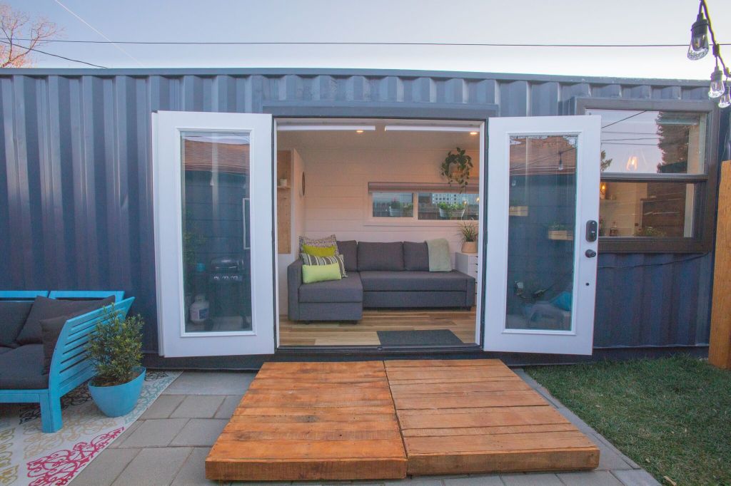TinyHouseDesign's tweet photo. The Denver – Shipping Container Home https://t.co/T57cizMyhR https://t.co/9GDaMoAe0D