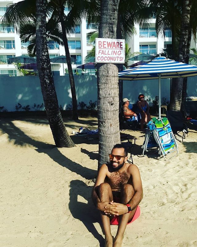 javiergarcianyc's tweet photo. #fbf - that time I fell out of a tree in Jamaica.
#jamaica #jamrock #montegobay #doctorscave #saintjames #coconuts https://t.co/iAvsdRtFkB https://t.co/IUwtwUANnA