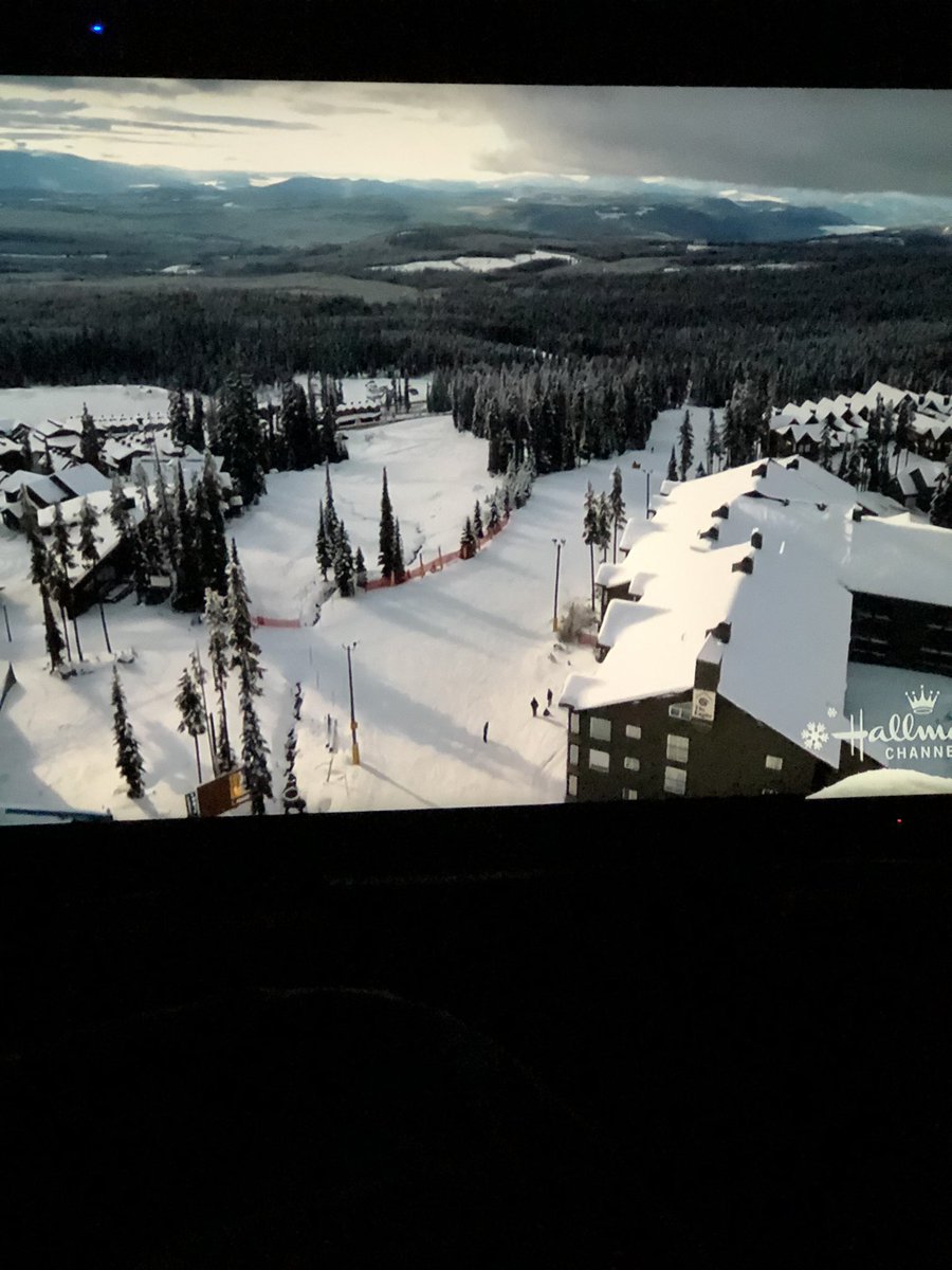 RonHayn44510043's tweet image. As always, the settings are Beautiful! @hallmarkchannel #AWinterPrincess