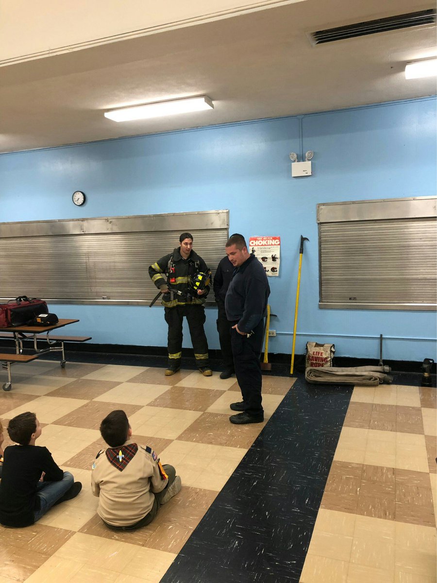 metrofireassoc's tweet photo. Our members conducted a show/tell demonstration tonight for some of the members of Cub Pack 41. They learned about what firefighters do, what equipment they use, and got a tour of our engine. #metrofireassoc #showandtell #cubpack41 #bsagync #silive https://t.co/iM651ntkfu